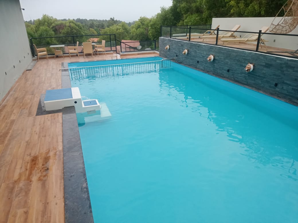 Premium Rooftop Infinity Pool